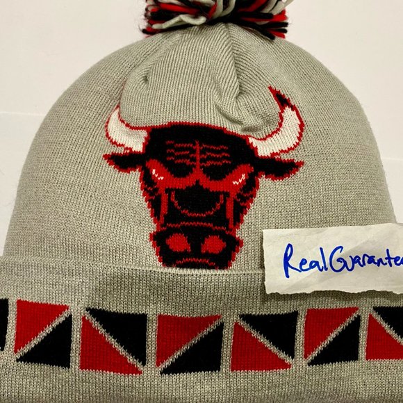 New 100% Mitchell & Ness RARE Chicago Bulls 2 Face Knit Hat Winter NBA Beanie - Picture 3 of 4